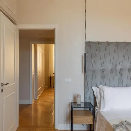 Spanish Steps Caesar Apartment