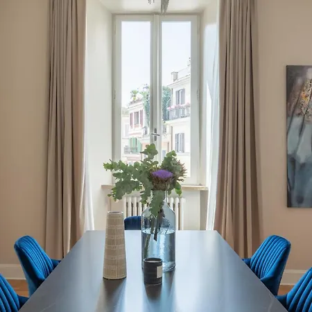 Spanish Steps Caesar Apartament Rzym