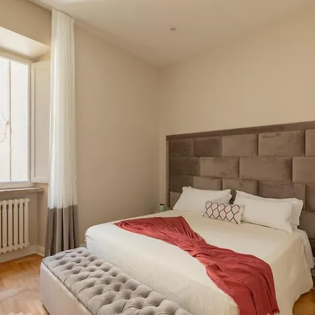 Spanish Steps Caesar Apartment