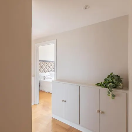 Spanish Steps Caesar Apartment